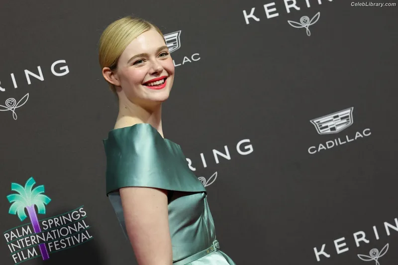 Elle Fanning photo 24 of 4114