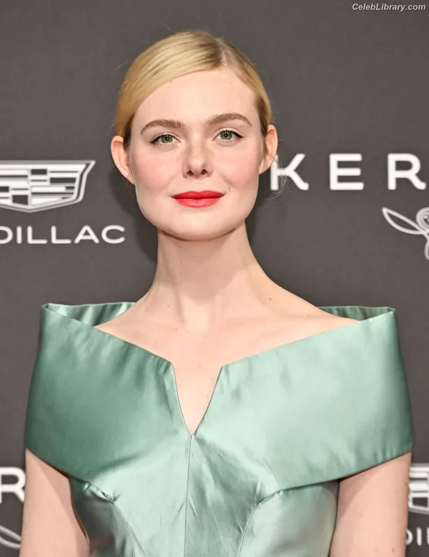 Elle Fanning photo 2 of 4114