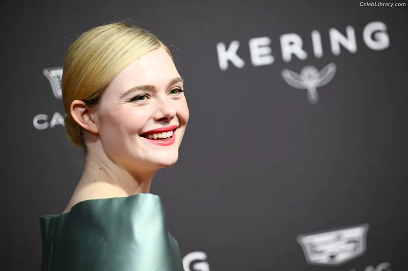 Elle Fanning photo 6 of 4114