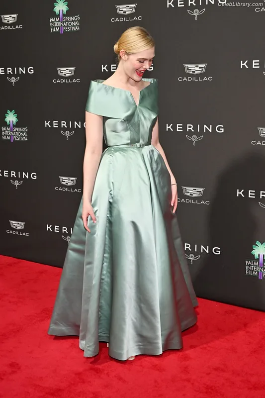 Elle Fanning photo 8 of 4114