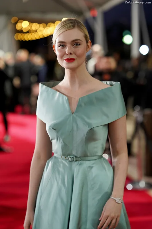 Elle Fanning photo 9 of 4114