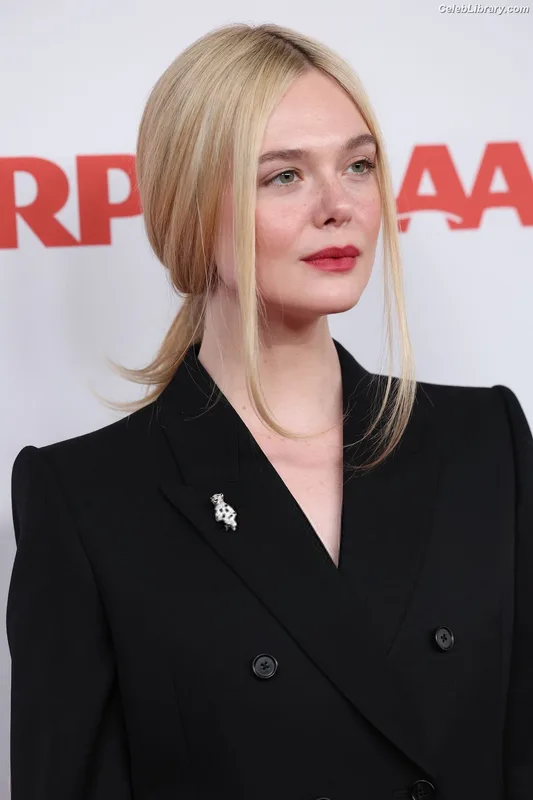Elle Fanning photo 11 of 4114