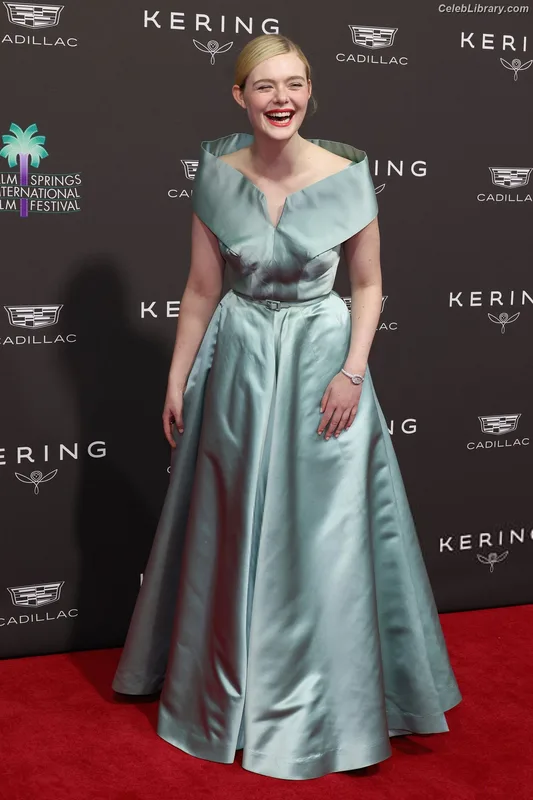 Elle Fanning photo 14 of 4114