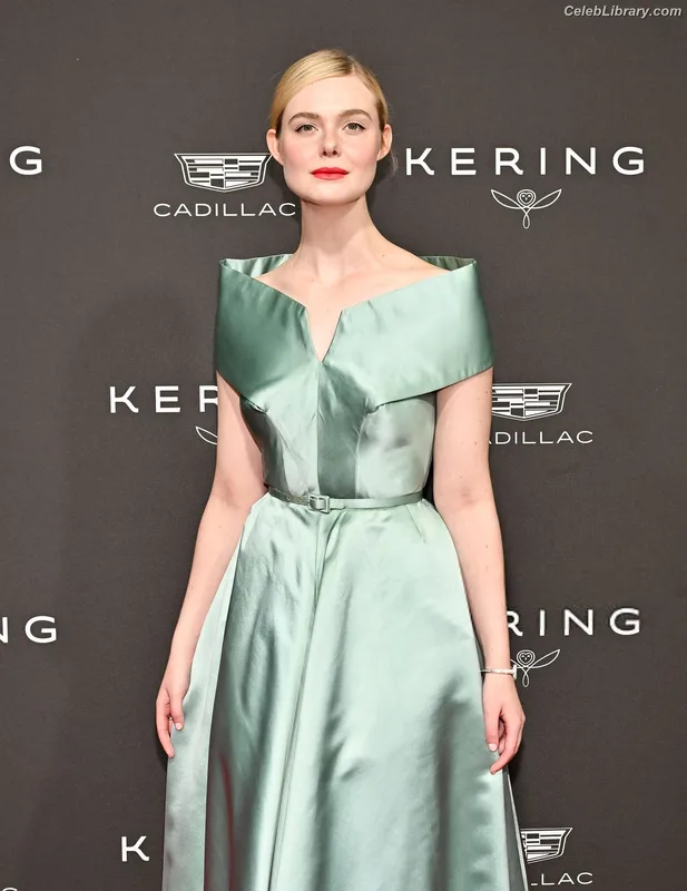 Elle Fanning photo 16 of 4114