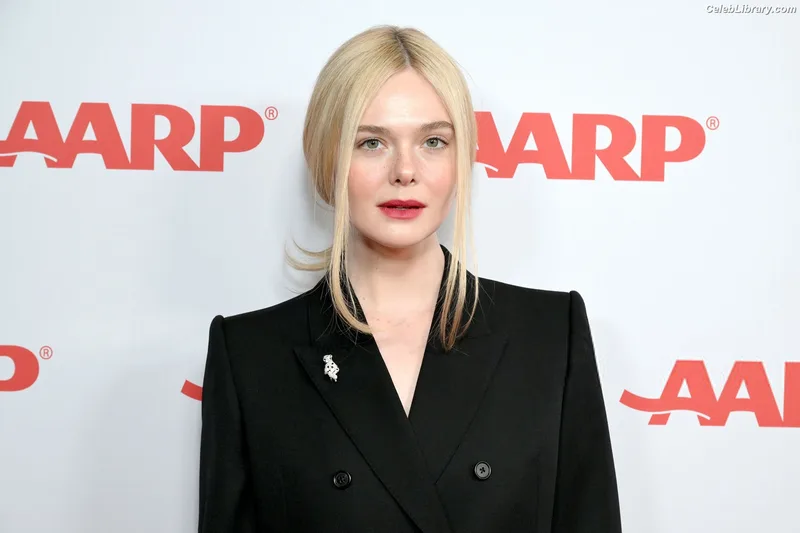 Elle Fanning photo 17 of 4114