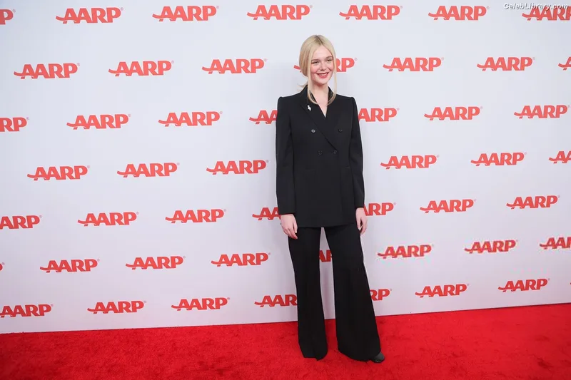 Elle Fanning photo 21 of 4114