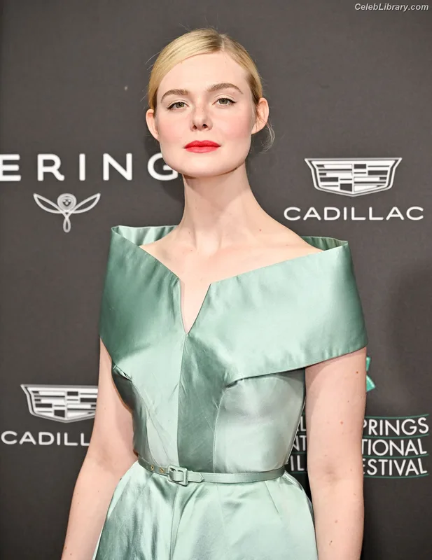 Elle Fanning photo 22 of 4114