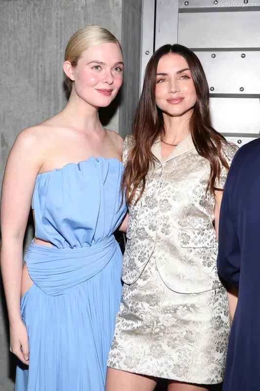 Elle Fanning photo 23 of 4114