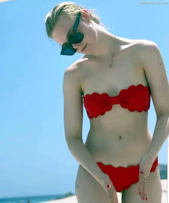 Elle Fanning photo 8 of 4114