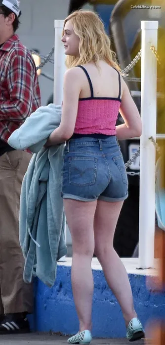 Elle Fanning photo 9 of 4114