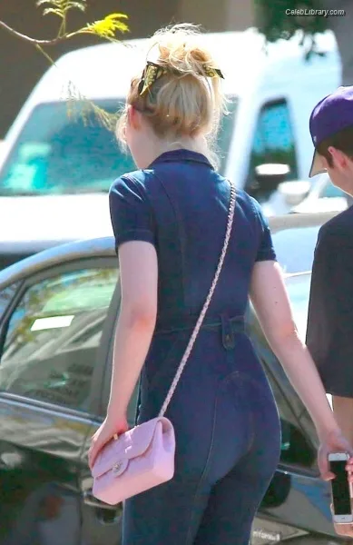 Elle Fanning photo 19 of 4114