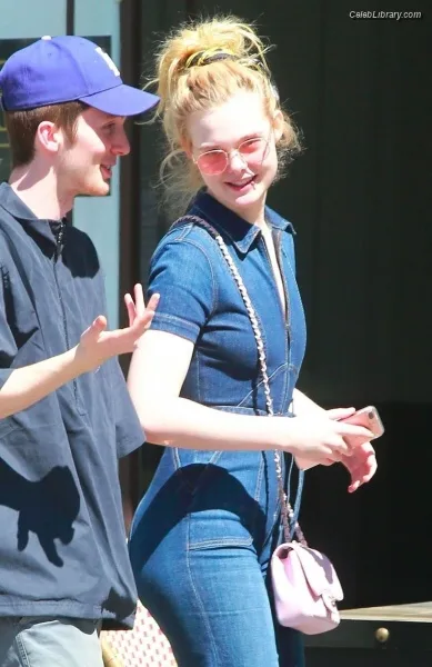 Elle Fanning photo 22 of 4114