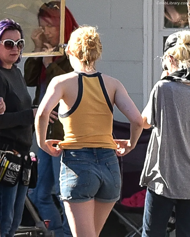 Elle Fanning photo 1 of 4114