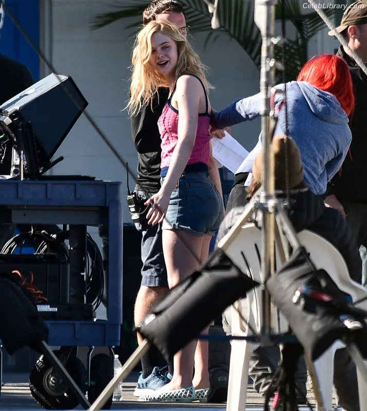 Elle Fanning photo 3 of 4114