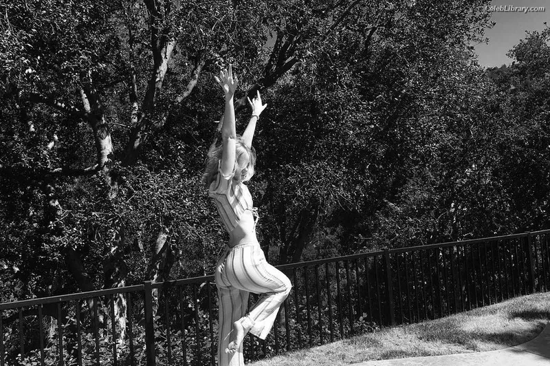 Elle Fanning photo 9 of 4114