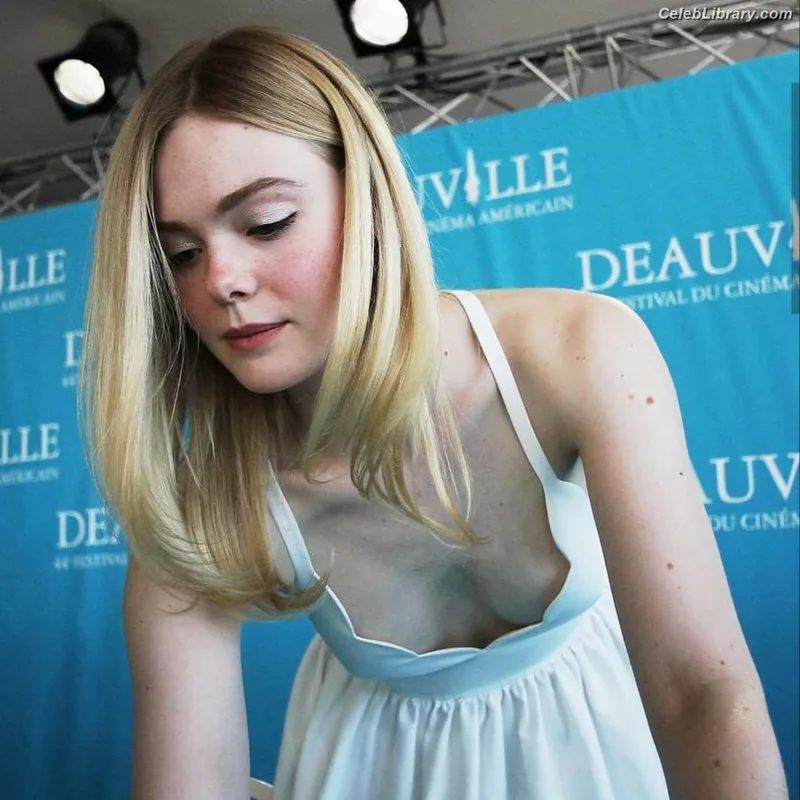Elle Fanning photo 20 of 4114