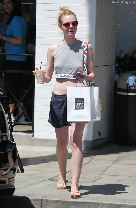 Elle Fanning photo 24 of 4114