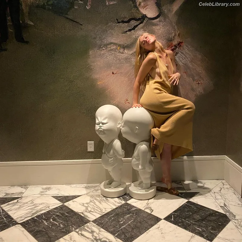 Elle Fanning photo 7 of 4114