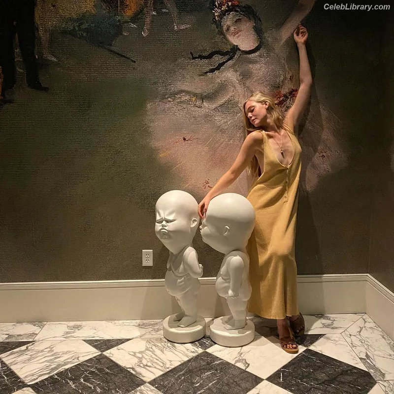 Elle Fanning photo 9 of 4114