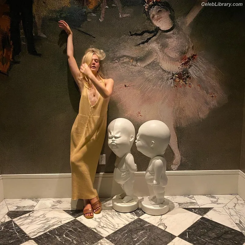 Elle Fanning photo 12 of 4114