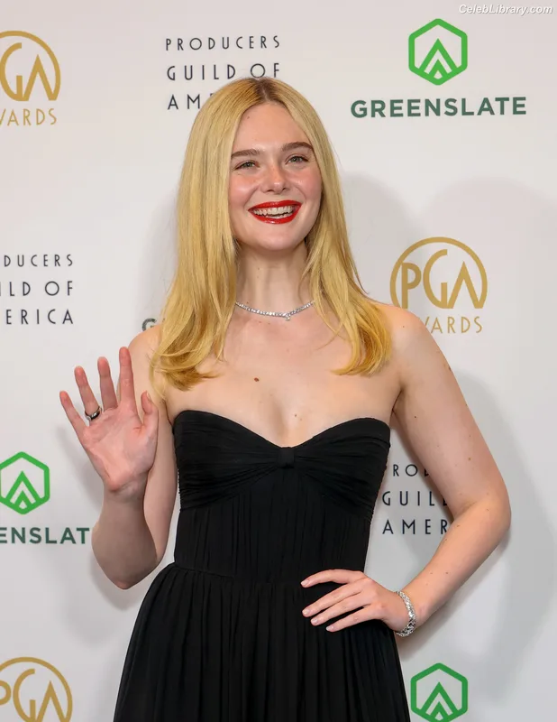 Elle Fanning photo 14 of 4114