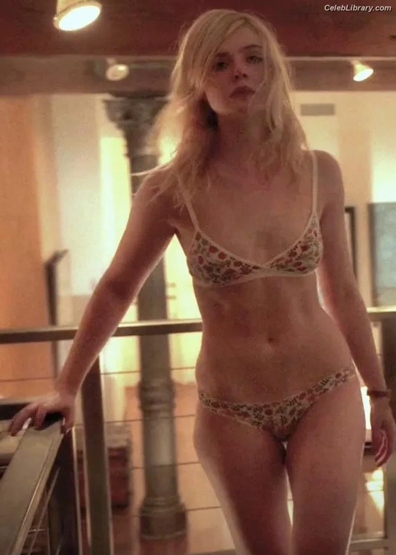 Elle Fanning photo 21 of 4114