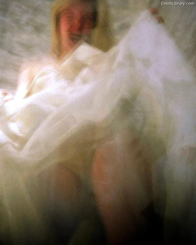Elle Fanning photo 2 of 4114