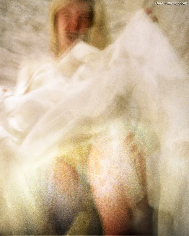 Elle Fanning photo 3 of 4114