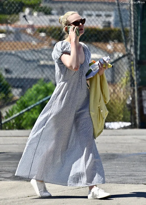 Elle Fanning photo 15 of 4114