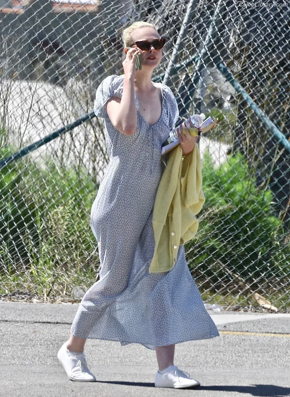 Elle Fanning photo 16 of 4114