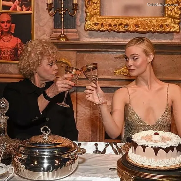 Elle Fanning photo 4 of 4114