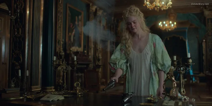 Elle Fanning photo 18 of 4114