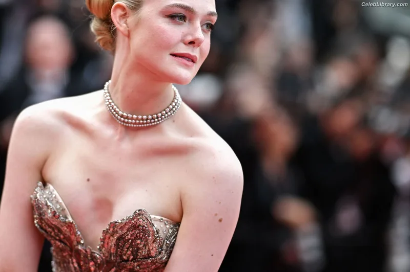 Elle Fanning photo 2 of 4114