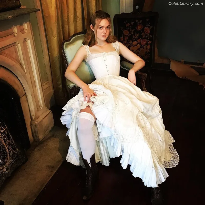 Elle Fanning photo 2 of 4114