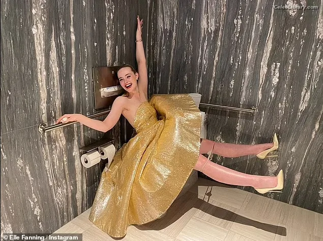 Elle Fanning photo 9 of 4114