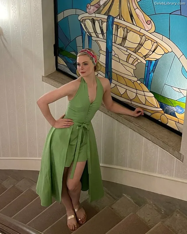 Elle Fanning photo 12 of 4114