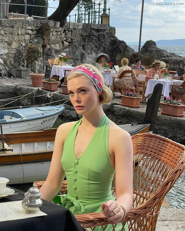 Elle Fanning photo 13 of 4114