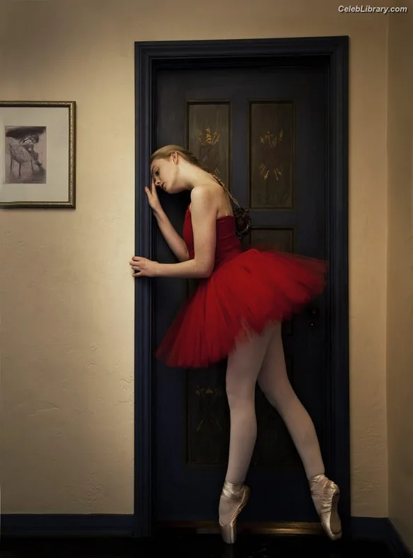Elle Fanning photo 17 of 4114