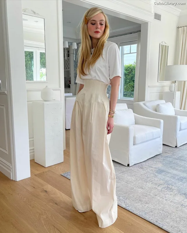 Elle Fanning photo 6 of 4114