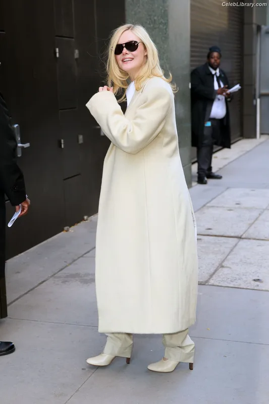 Elle Fanning photo 8 of 4114
