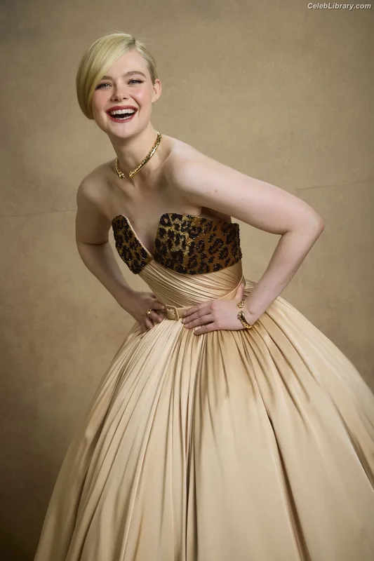 Elle Fanning photo 14 of 4114