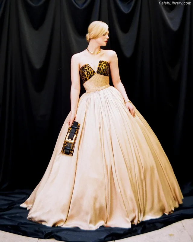 Elle Fanning photo 16 of 4114