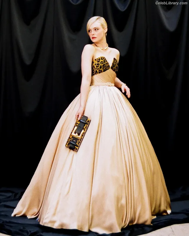 Elle Fanning photo 17 of 4114