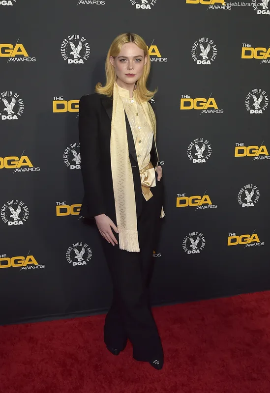 Elle Fanning photo 2 of 4114
