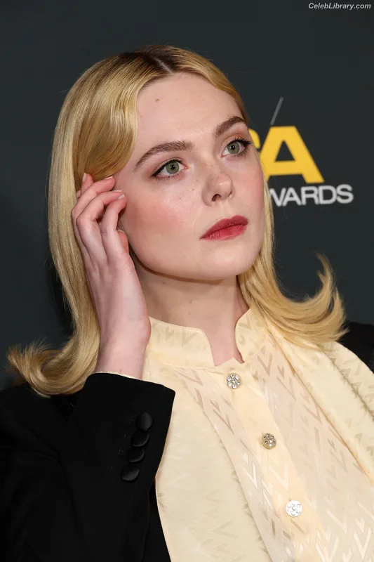 Elle Fanning photo 3 of 4114