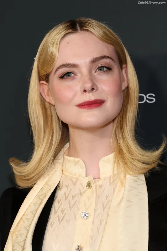 Elle Fanning photo 10 of 4114
