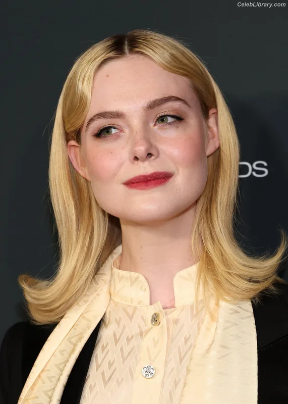 Elle Fanning photo 11 of 4114