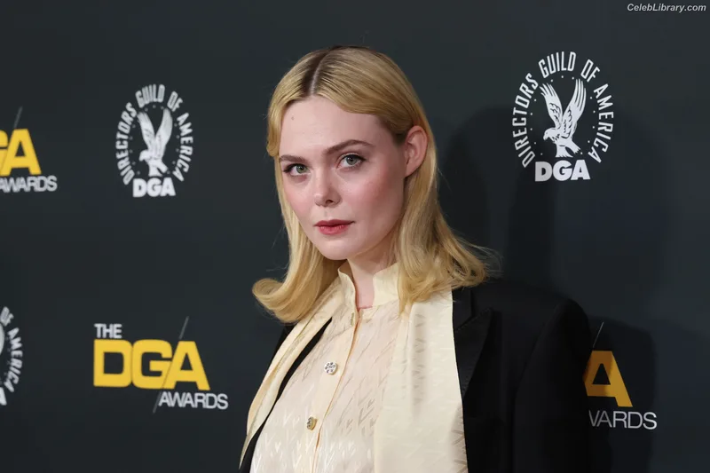 Elle Fanning photo 12 of 4114