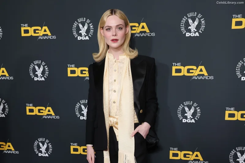 Elle Fanning photo 13 of 4114