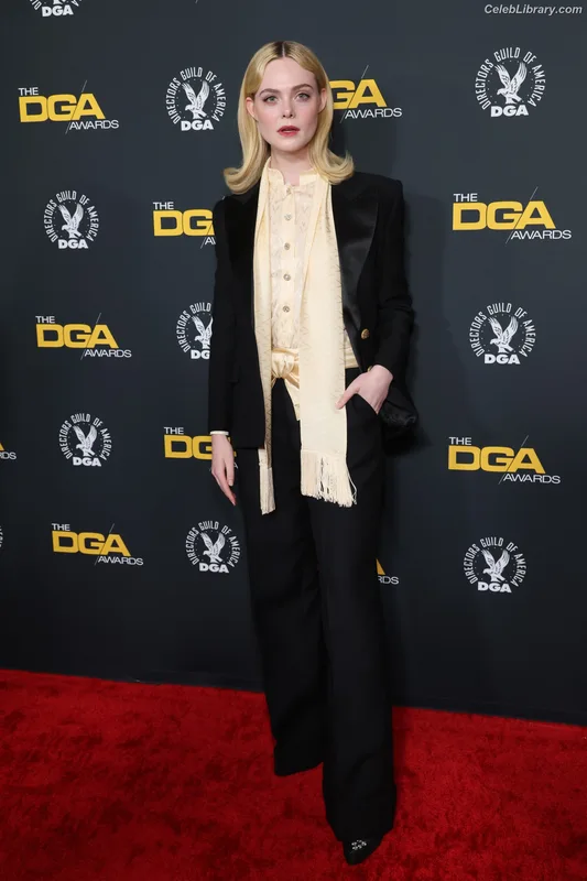 Elle Fanning photo 15 of 4114